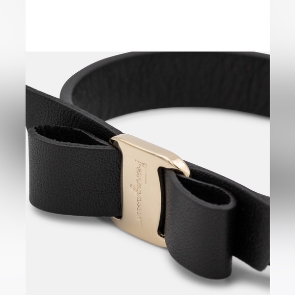 Authentic Salvatore Ferragamo Vara Bow Black Leather Bracelet - Picture 4 of 8
